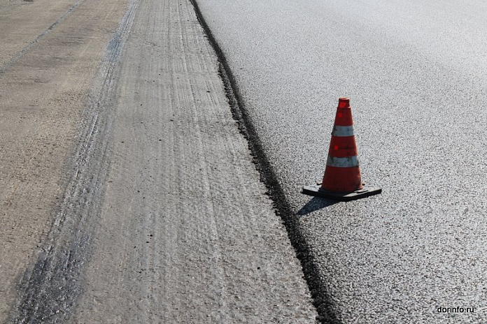 На Волковском шоссе в Мытищах фрезеруют старое покрытие и устраивают выравнивающий слой