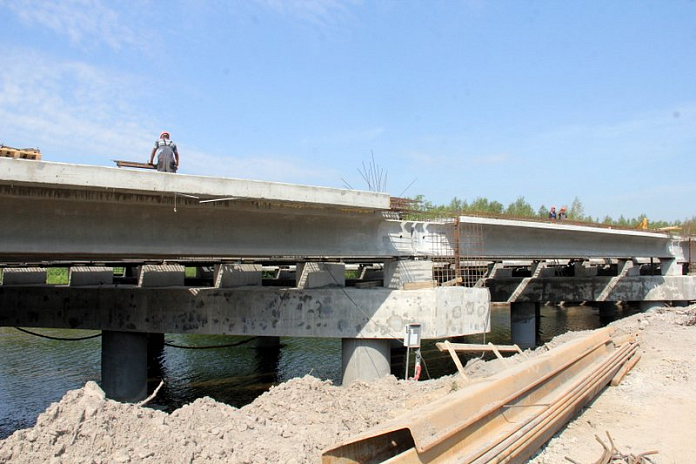 Продолжается реконструкция моста через реку Каратас в Хакасии