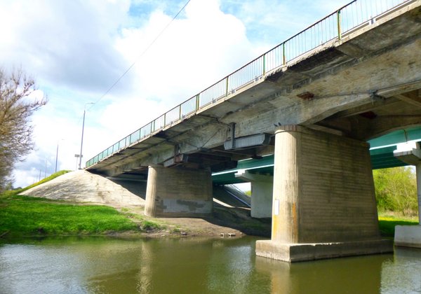На трассе М-2 Крым в Орловской области капитально отремонтируют левый мост через реку Ицка
