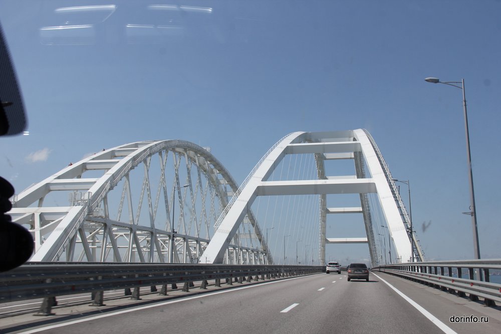 Возобновлено движение по Крымскому мосту после утренней остановки