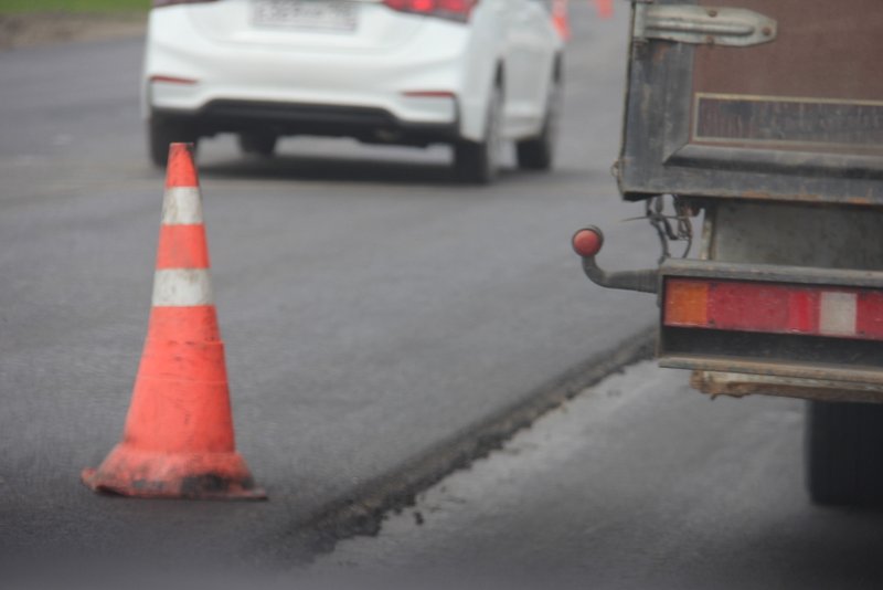 Округам Омска выделят по 30 млн рублей на ремонт дорог по просьбам жителей