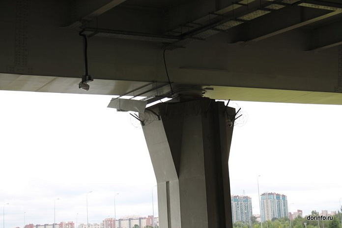 На Президентском мосту в Ульяновске демонтируют знаки ограничения скорости