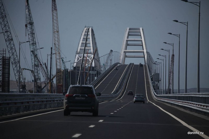 Заторов перед Крымским мостом утром 1 февраля нет с обеих сторон
