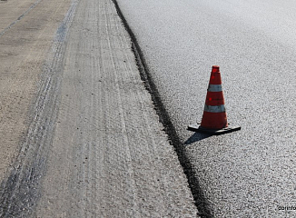 На Волковском шоссе в Мытищах фрезеруют старое покрытие и устраивают выравнивающий слой