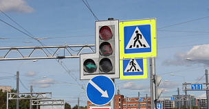 В этом году в Петербурге очистили более 7 тыс. знаков и светофоров