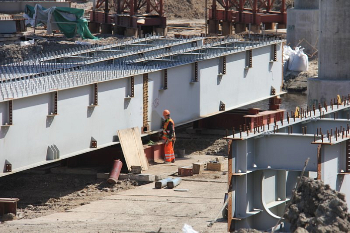 Глава Республики Алтай проинспектировал строительство моста через реку Катунь у села Подгорное