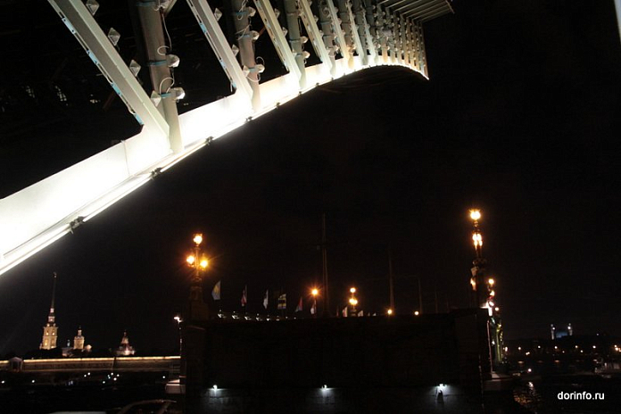 Пять мостов Петербурга разведут в ночь на 27 марта