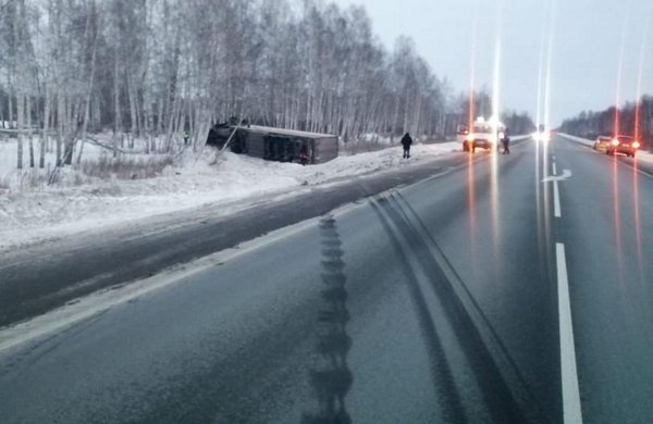 Водитель фуры погиб в аварии на трассе Р-254 Иртыш в Новосибирской области