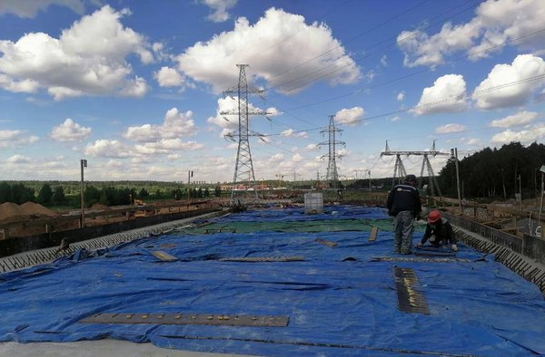 В подмосковном Одинцове забетонировали плиту проезжей части путепровода через Рублево-Успенское шоссе