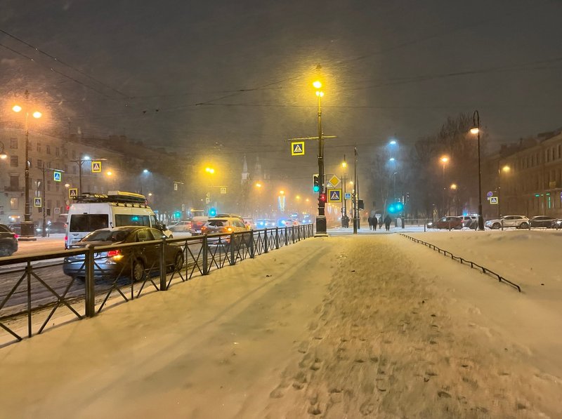 В Петербурге проводят экстренное совещание из-за последствий снежного циклона
