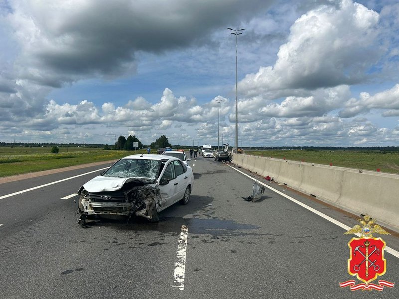 Водитель «Приоры» погиб в аварии на трассе А-180 Нарва в Ленобласти