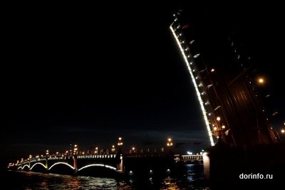 В Петербурге теплоход столкнулся с опорой Благовещенского моста