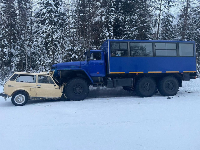 Четыре человека погибли в ДТП с «Нивой» и грузовиком в Красноярском крае