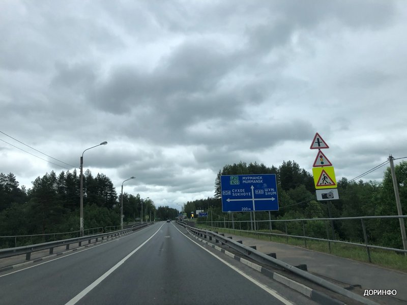 Реверс введут на трассе Р-21 Кола в Ленобласти в районе деревни Дусьево Реверс введут на трассе Р-21 Кола в Ленобласти в районе деревни Дусьево
