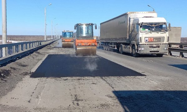 Асфальт на мосту через Оку на трассе М-7 Волга в Нижегородской области приведено к нормативу