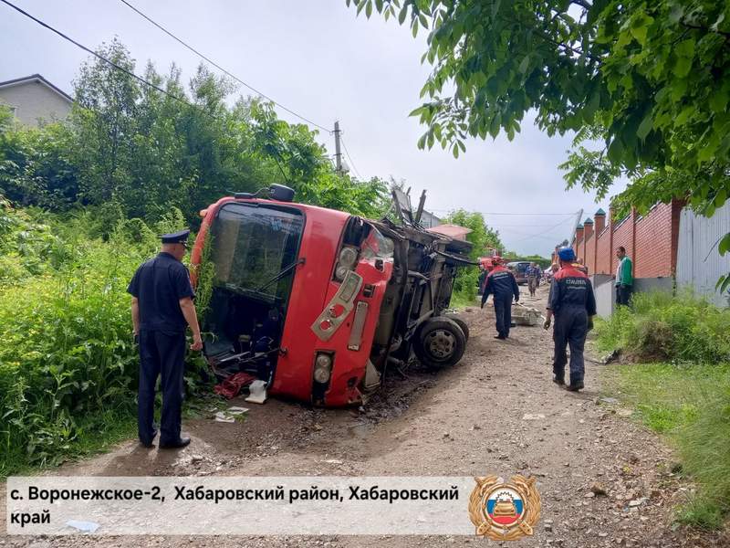 После опрокидывания автобуса в Хабаровском крае в больницу доставили 12 детей и двоих взрослых После опрокидывания автобуса в Хабаровском крае в больницу доставили 12 детей и двоих взрослых