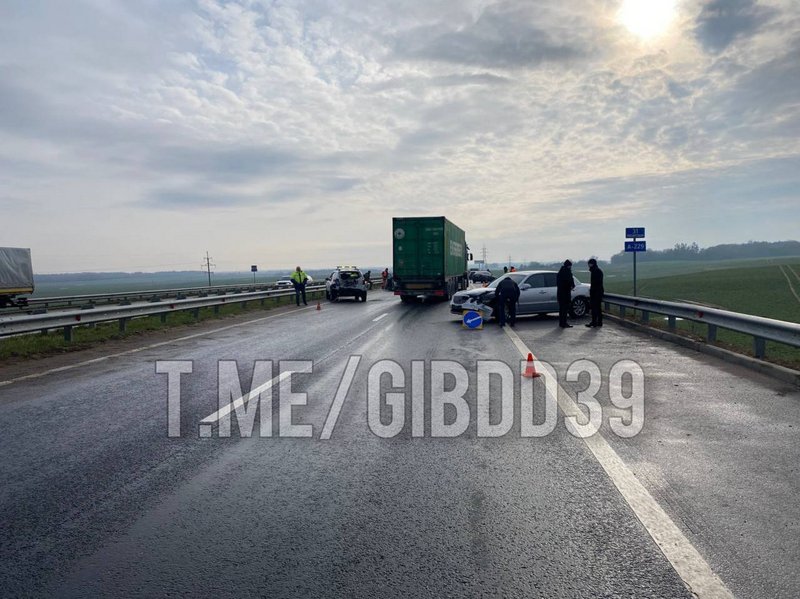За утро на трассе А-229 в Калининградской области произошли четыре аварии