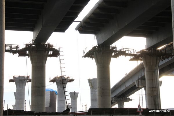 Мост через затон Новинки на ЗИЛе в Москве построен на 40 %