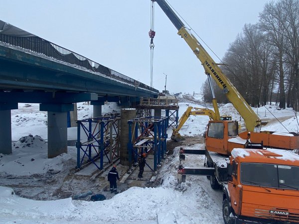 Готова половина новых опор моста через реку Средний Аниш на трассе М-7 Волга в Чувашии 