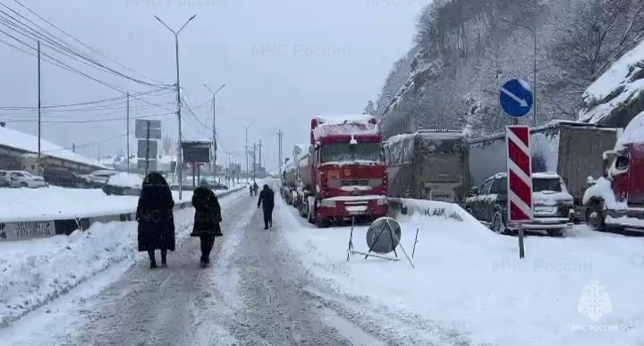 Транскам и Военно-Грузинская дорога в Северной Осетии остаются закрытыми - МЧС