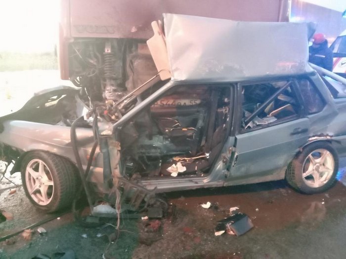 Двое из «Лады» погибли в аварии с фурой на трассе Р-404 в Тюменской области