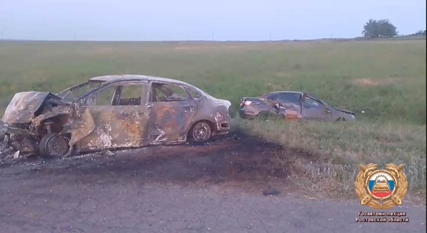 Три человека погибли в ДТП с легковушками в Ростовской области Три человека погибли в ДТП с легковушками в Ростовской области