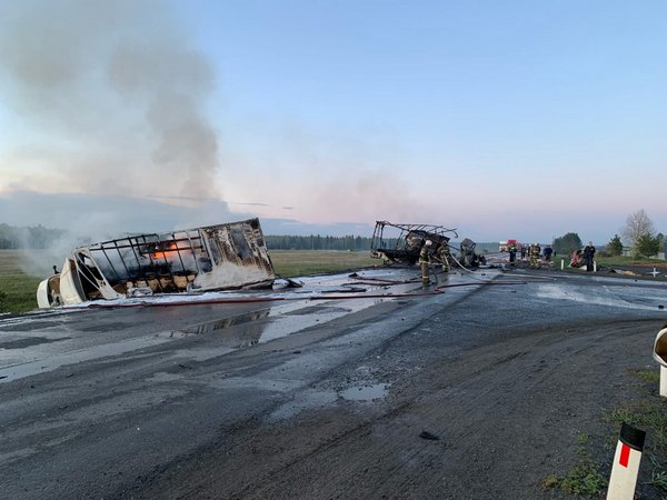 Три «Газели» попали в аварию на трассе Р-351 в Свердловской области: один из водителей погиб