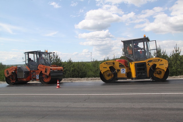 Продолжается строительство второго этапа дороги-защитной дамбы в Брянске 