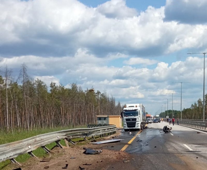 Частично восстановлено движение по трассе М-11 Нева в Новгородской области на месте ДТП