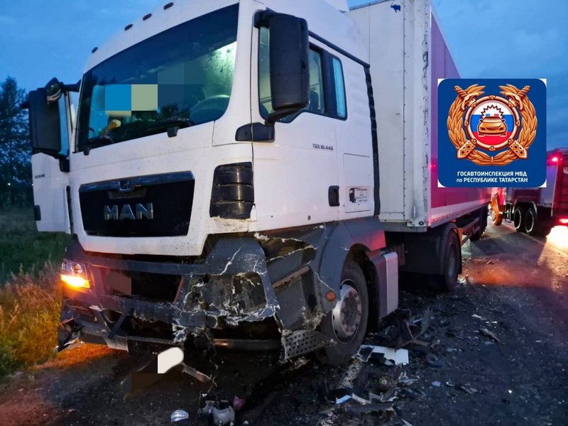 Взрослый и ребенок погибли в ночной аварии на трассе М-7 Волга в Татарстане