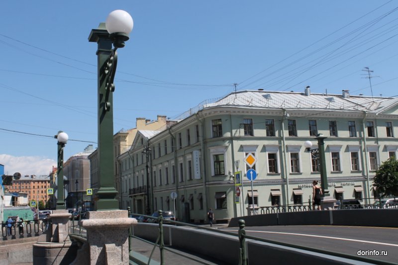 Новое светодиодное освещение установили на Сампсониевском мосту в Петербурге
