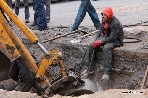 Дорожники с опережением графика ведут ремонт Юбилейной и Алмазной улиц в Пскове