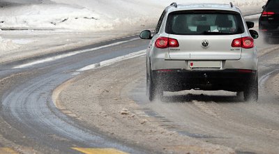 Из-за скользкой грязи перекрыт участок дороги Новопавловск - Пятигорск на Ставрополье