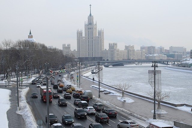 Спасатели предупреждают о непогоде в Москве, департамент транспорта - о пробках