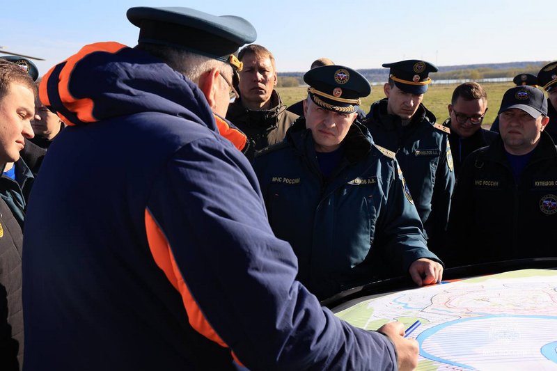 Главы Минстроя и МЧС России оценили паводковую обстановку в Омской области