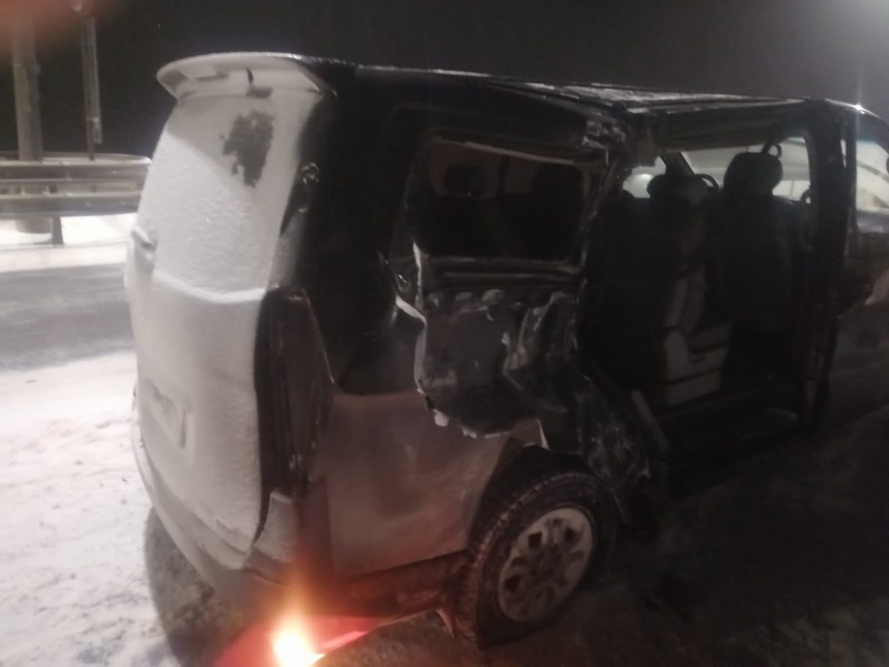 Многоместный автомобиль попал в аварию на трассе М-4 Дон в Воронежской области