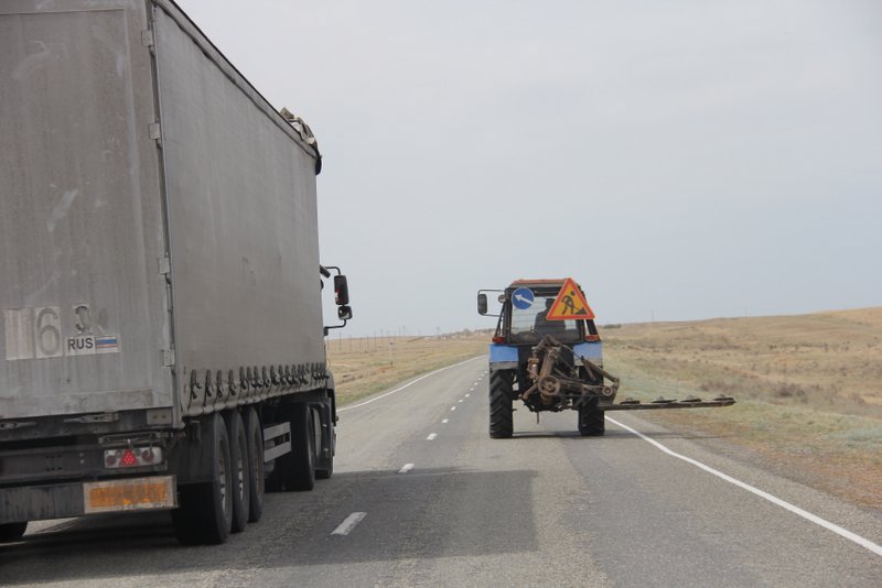 В жару ограничат движение большегрузов по дорогам Астраханской области