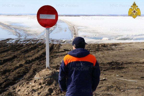 В Якутии продолжает работать одна ледовая переправа