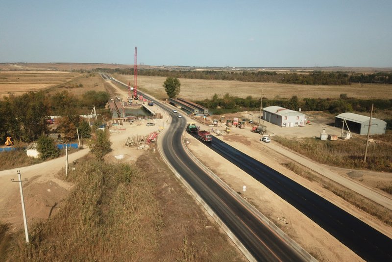 На трассе А-290 в Краснодарском крае готовятся к надвижке пролета моста через Старую Кубань