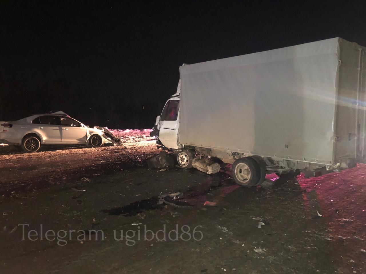 В ночной аварии на трассе Р-404 в Югре погиб 23-летний водитель иномарки