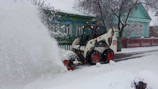 В снегоочистке региональных трасс в Подмосковье задействовано более 1,7 тыс. машин