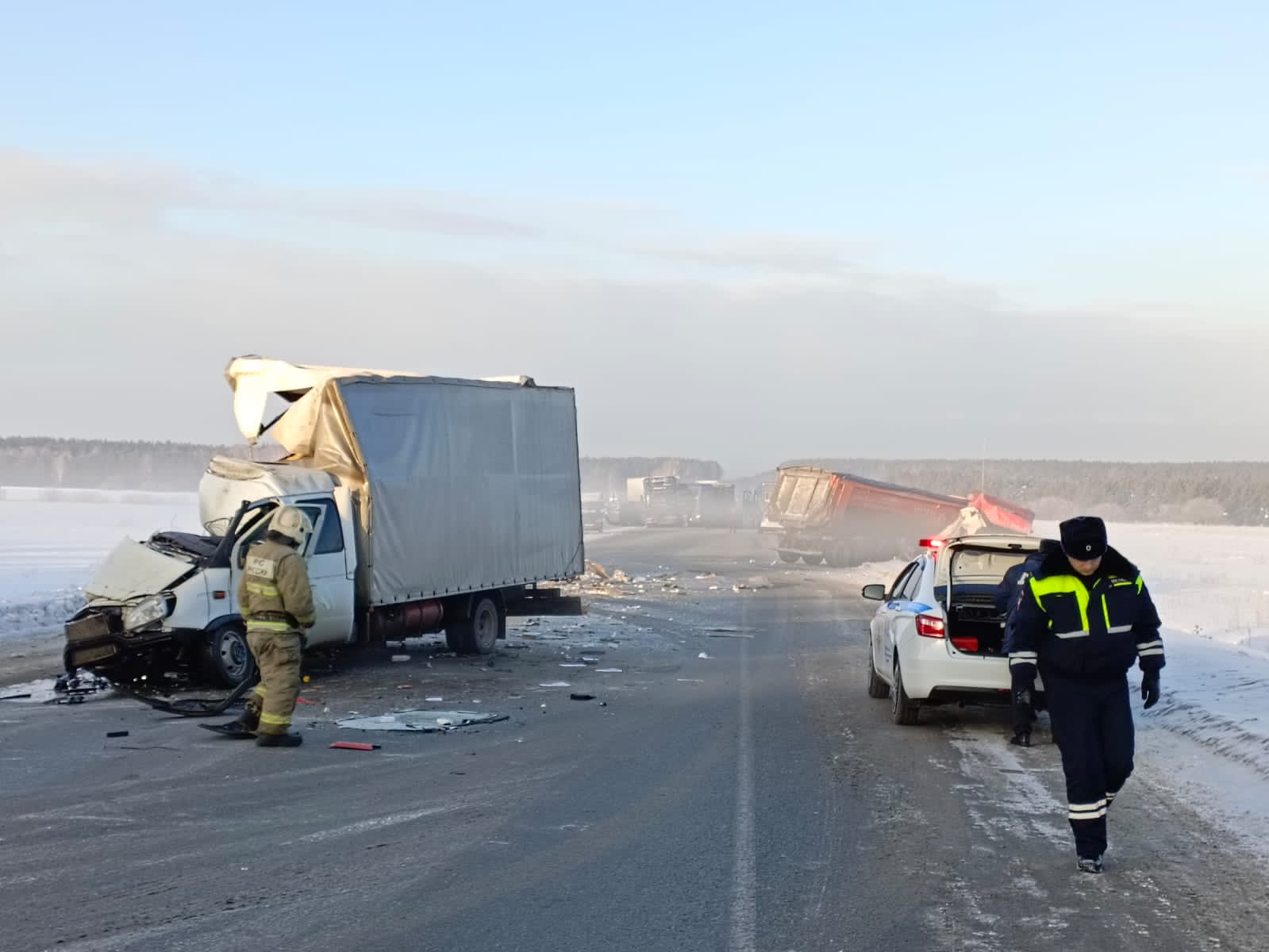 Восемь машин столкнулись на трассе Р-351 в Свердловской области: движение закрыто