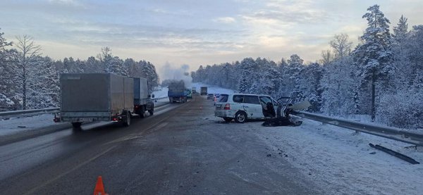 Женщина погибла в утренней аварии на трассе Р-255 Сибирь в Красноярском крае