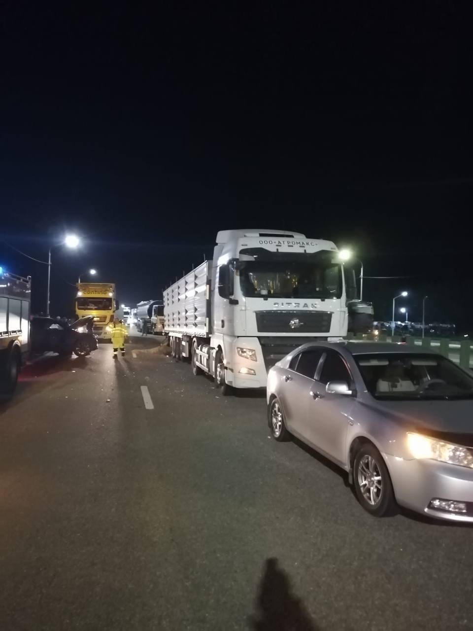 Водитель иномарки погиб в аварии с грузовиком на трассе М-4 Дон на Кубани Водитель иномарки погиб в аварии с грузовиком на трассе М-4 Дон на Кубани