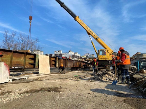 Продолжается подготовка к разборке Троицкого моста в Пскове