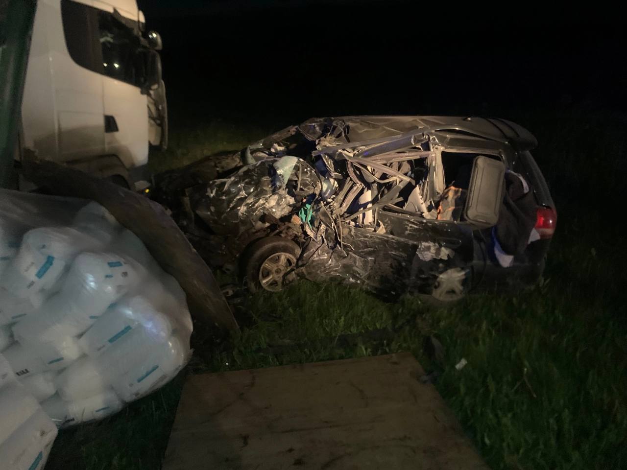Водитель и пассажирка легковушки погибли в ДТП с грузовиком на трассе Р-254 Иртыш в Омской области Водитель и пассажирка легковушки погибли в ДТП с грузовиком на трассе Р-254 Иртыш в Омской области