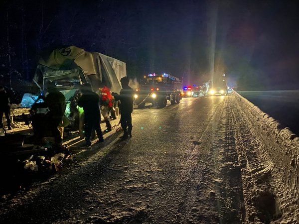 Двое погибли в ДТП с грузовиками на трассе Р-351 в Свердловской области Двое погибли в ДТП с грузовиками на трассе Р-351 в Свердловской области
