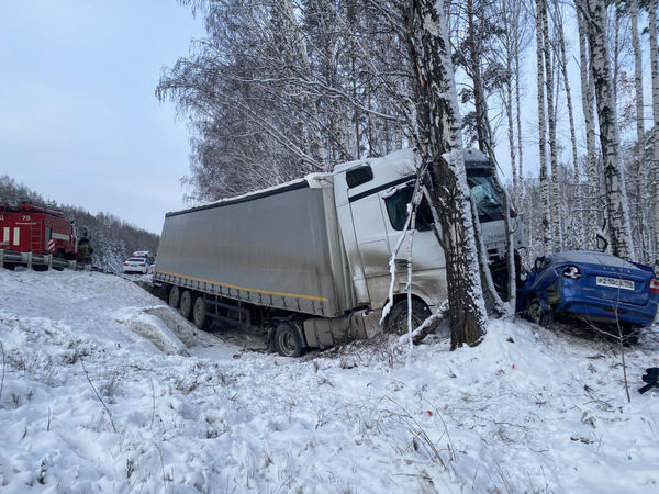 Один человек погиб, двое пострадали в аварии на трассе Р-351 в Свердловской области