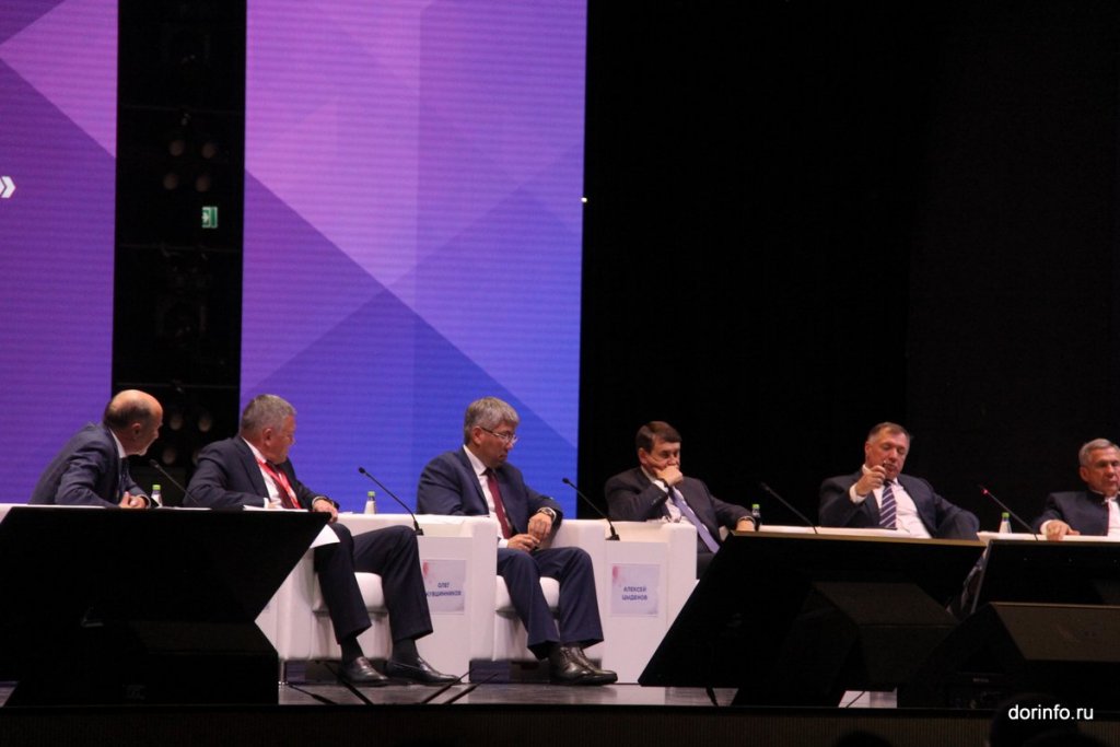Пленарное заседание на «Дороге 2022»: пятилетний план, увеличение межремонтных сроков и развитие скоростных трасс Пленарное заседание на «Дороге 2022»: пятилетний план, увеличение межремонтных сроков и развитие скоростных трасс