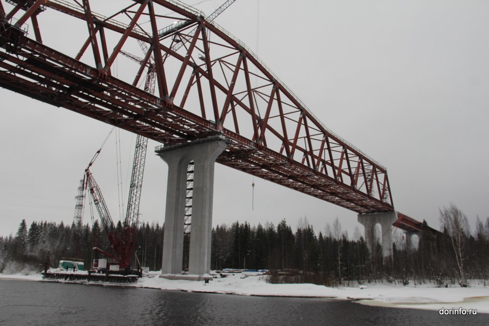 В Подпорожье опережающими темпами строят мост через реку Свирь